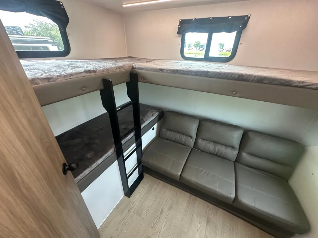 2026 Coachmen Freedom Express Select 30SE, Photos photo 38