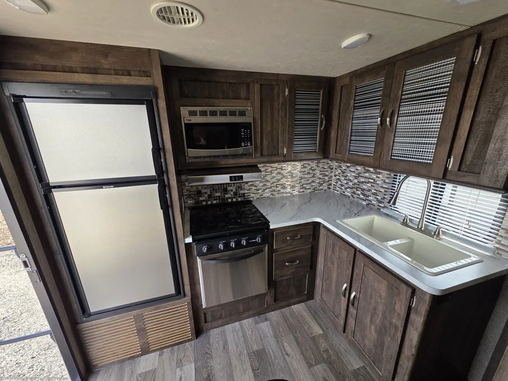 2017 Forest River Vibe Extreme Lite 258RKS, Photos photo 9