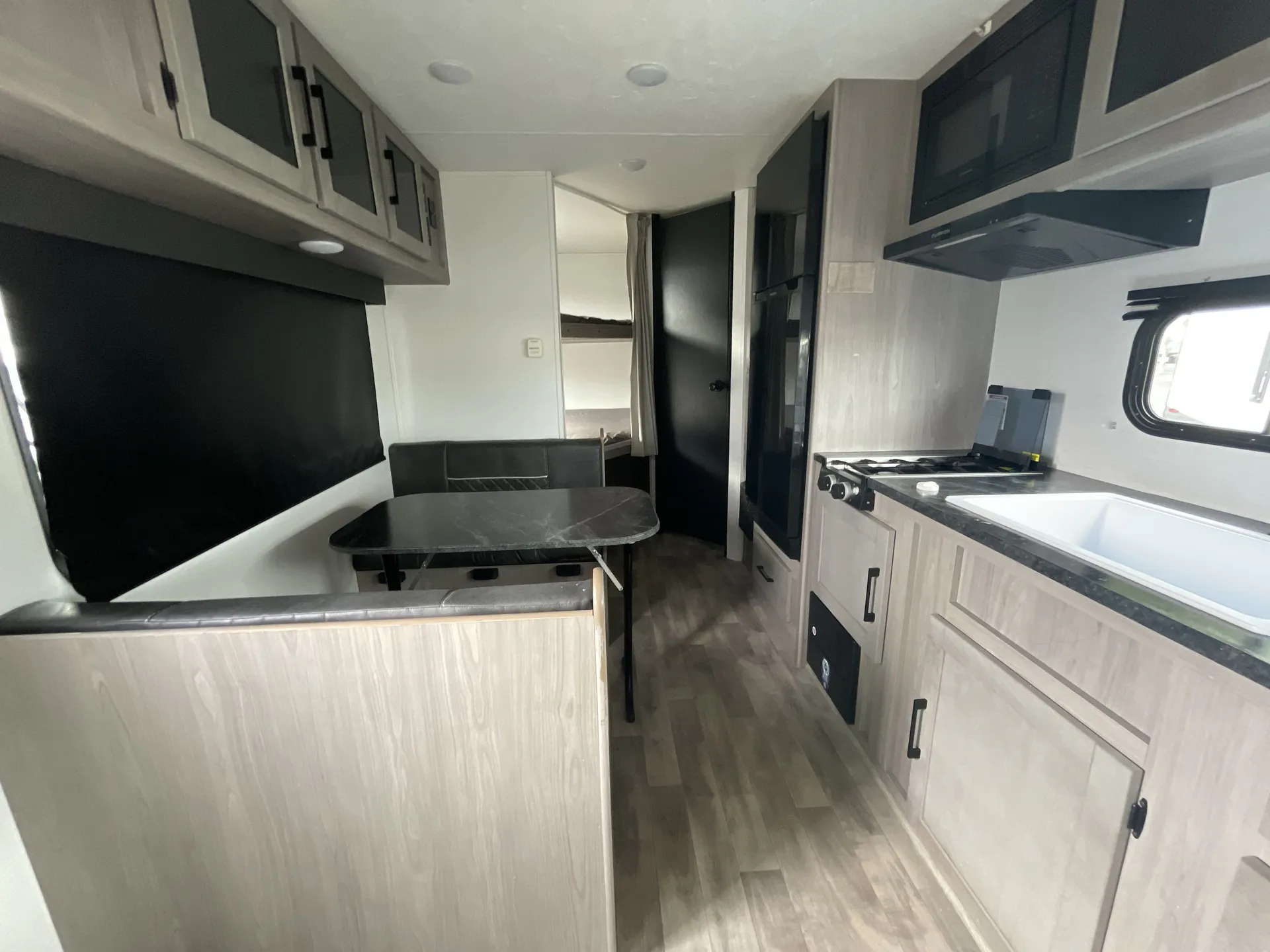 2023 Dutchmen Kodiak SE 22SBH — living area main