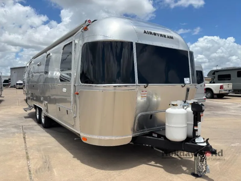 2026 Airstream Flying Cloud 27FB - Photo 2
