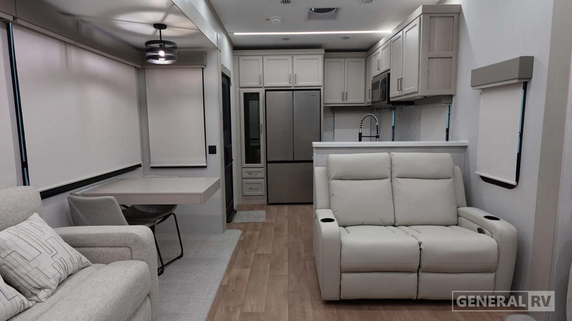 2026 Palomino Columbus 384RKH - Photo 3