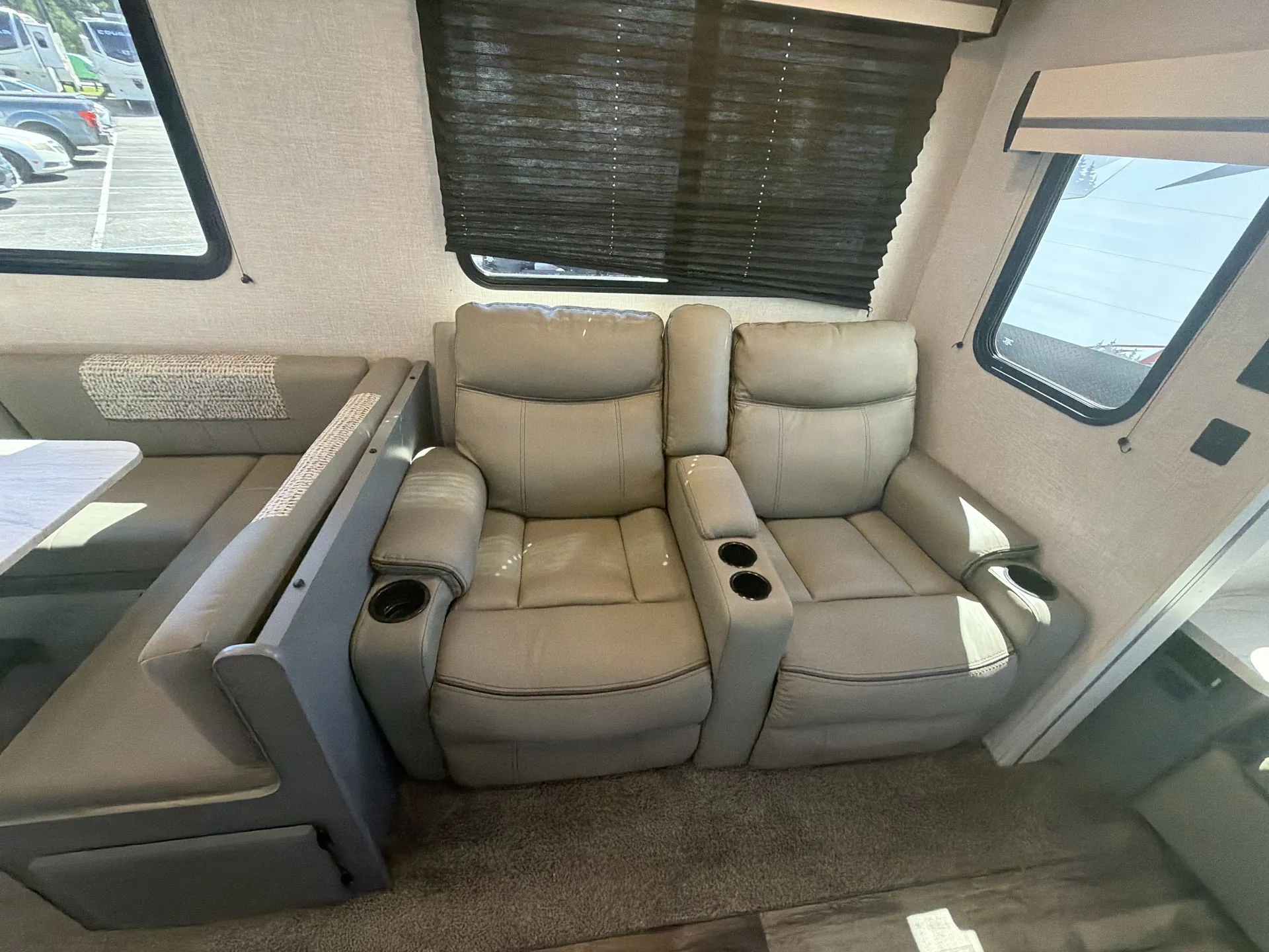 2022 CrossRoads Volante 34RE — living area main
