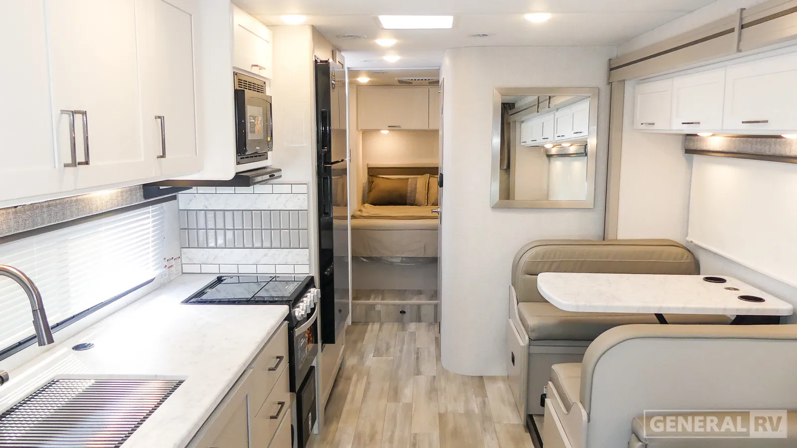 2026 Thor Motor Coach Pasadena SE SH31 - Photo 3