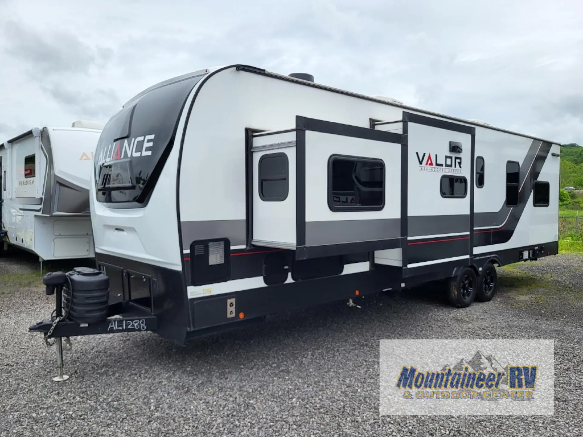 2024 Alliance RV Valor 31T13 - Photo 3