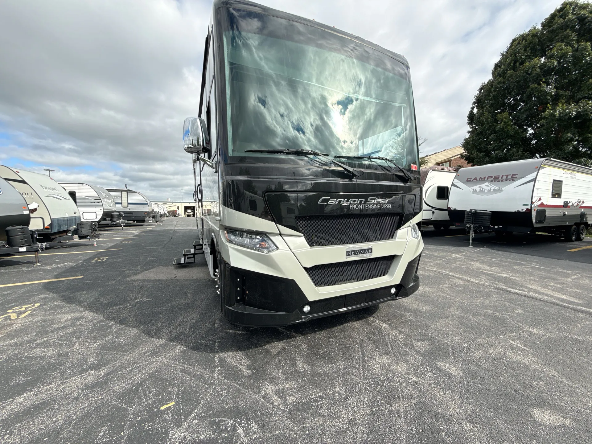 2023 Newmar Canyon Star 3947 - Photo 2