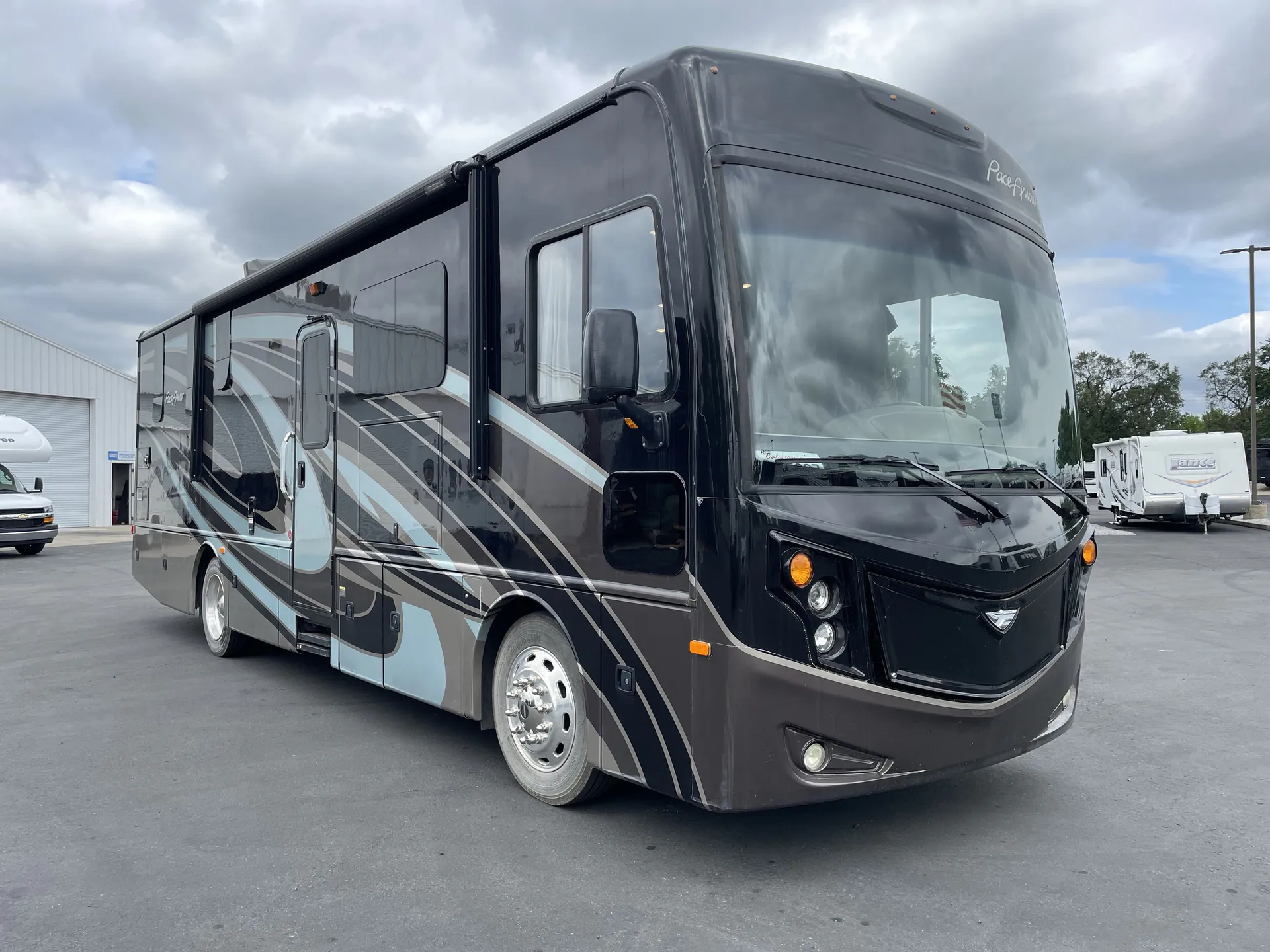 2019 fleetwood Pace Arrow 33D - Photo 2