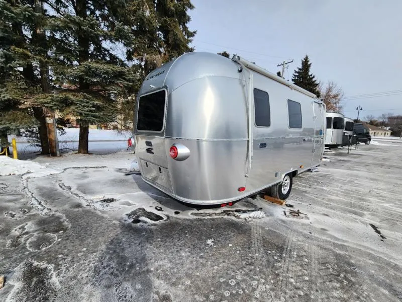 2026 Airstream World Traveler 22RB - Photo 4