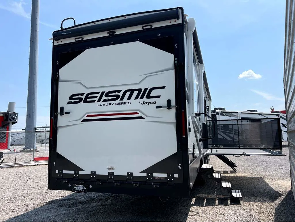 2025 Jayco Seismic Luxury Series 4113, Exterior photo 6