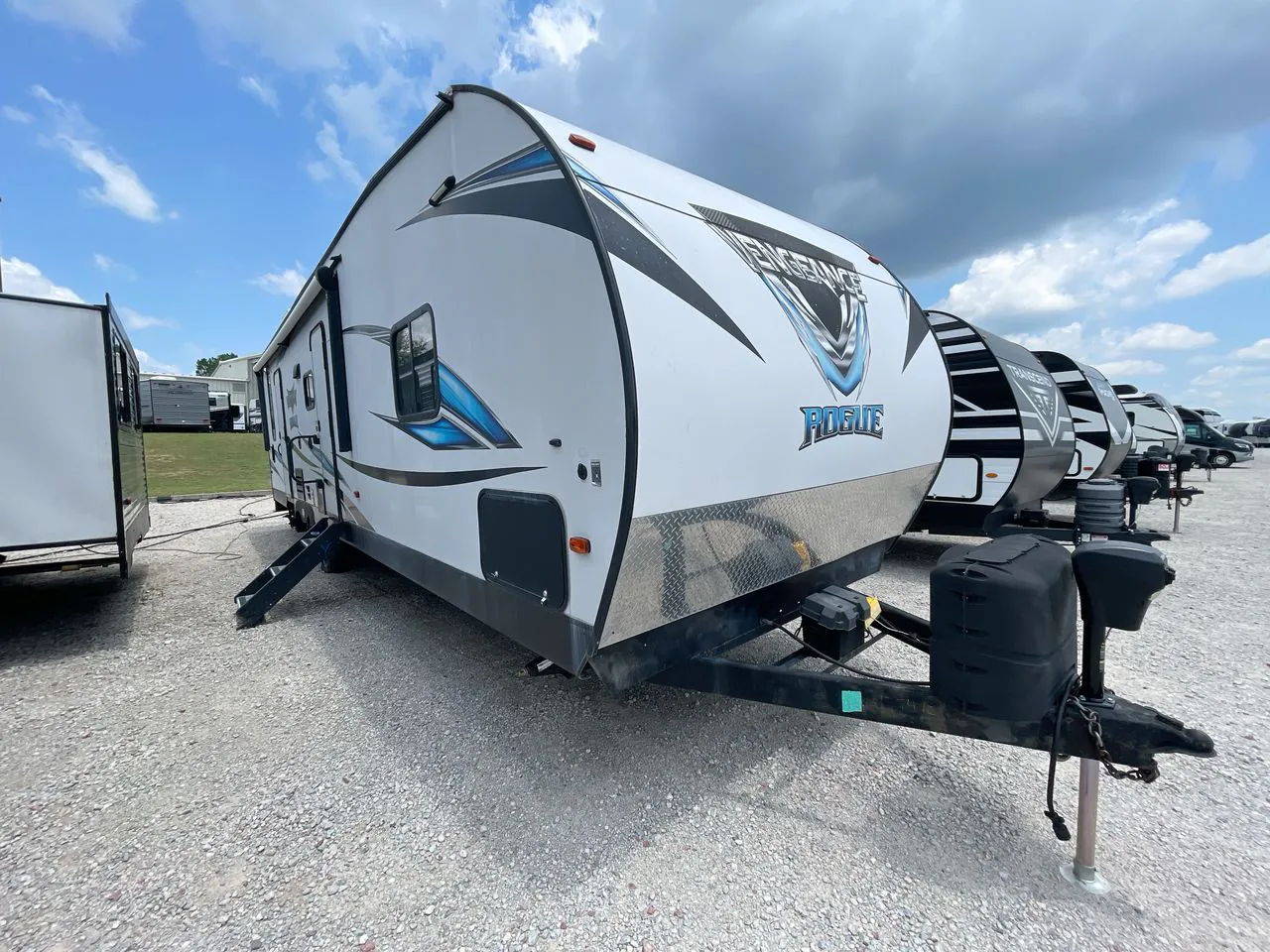2019 Forest River Vengeance Rogue 31V - Photo 2