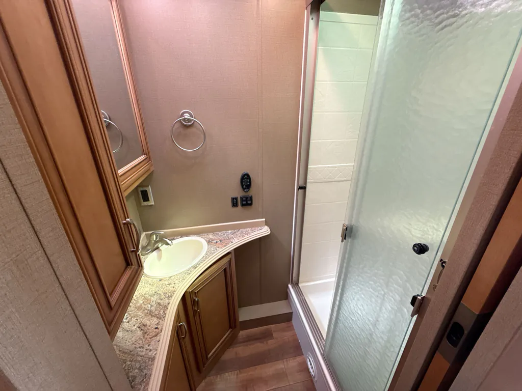 2015 Newmar Canyon Star 3914, Photos photo 16