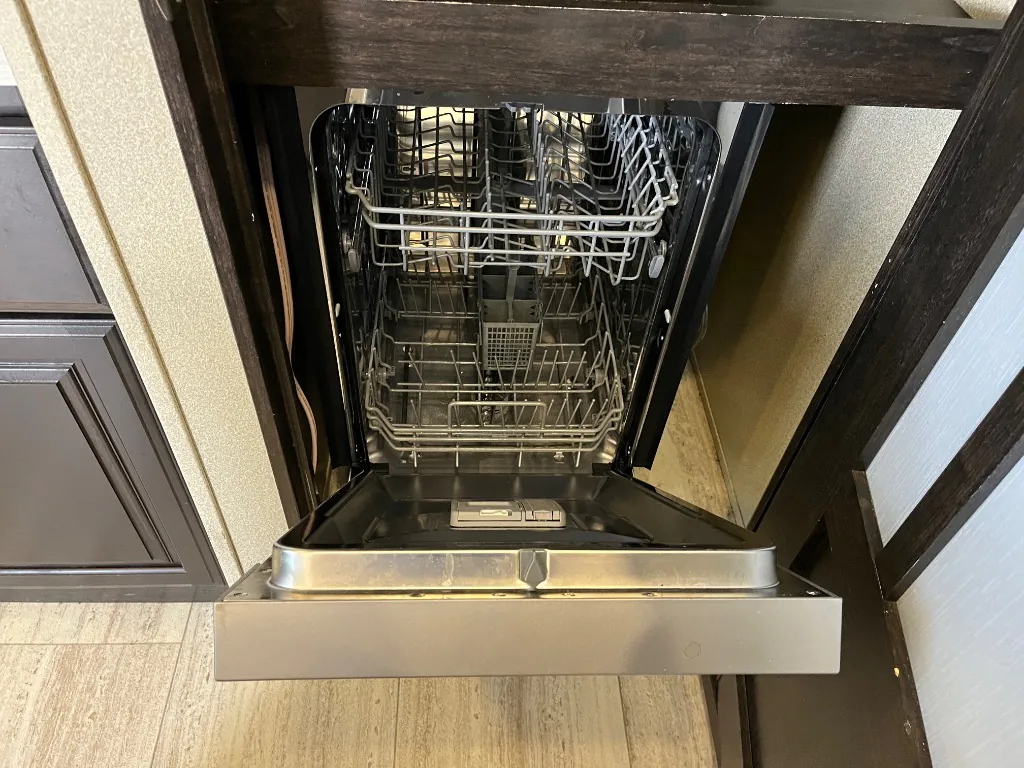 2018 Grand Design Momentum 376TH, Photos photo 28