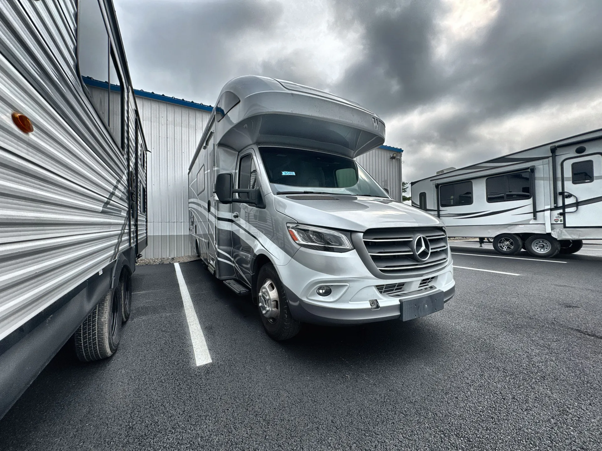 2022 Winnebago Navion 24D - Photo 2