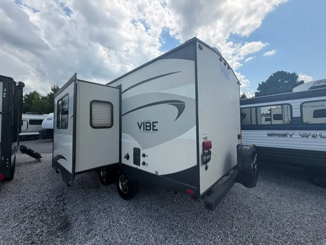 2015 Forest River Vibe 221RBS - Photo 4