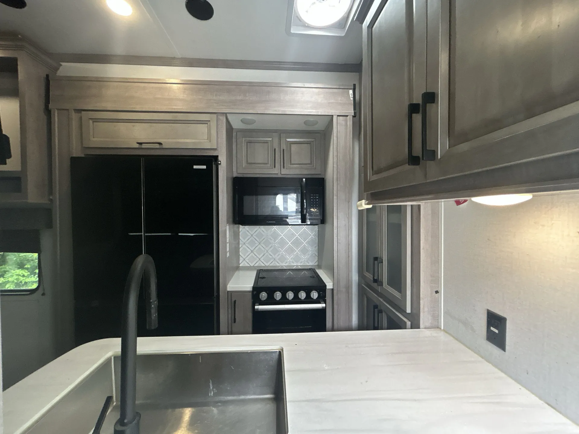 2024 Dutchmen Voltage Triton 4271 — campside