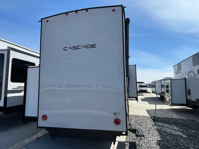 2026 CHEROKEE CASCADE 39DKBL - Photo 4