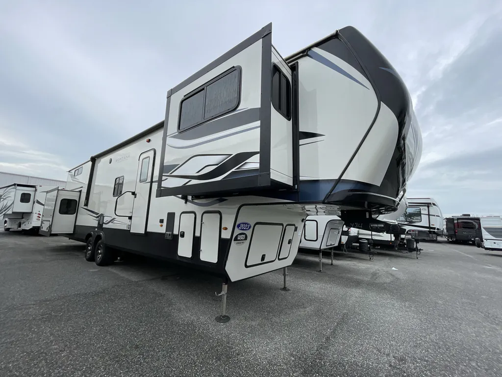 2023 Keystone Montana High Country 377FL, Photos photo 5