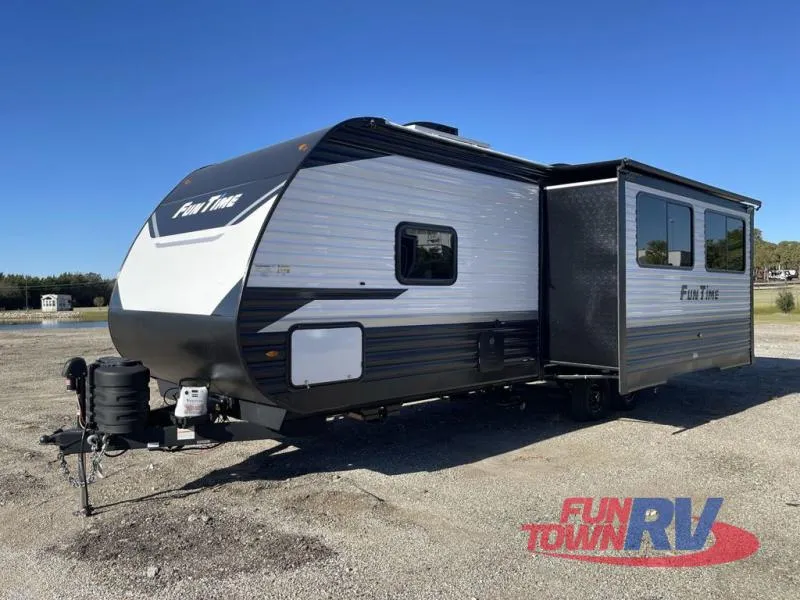 2026 CrossRoads RV Fun Time 265RL - Photo 2