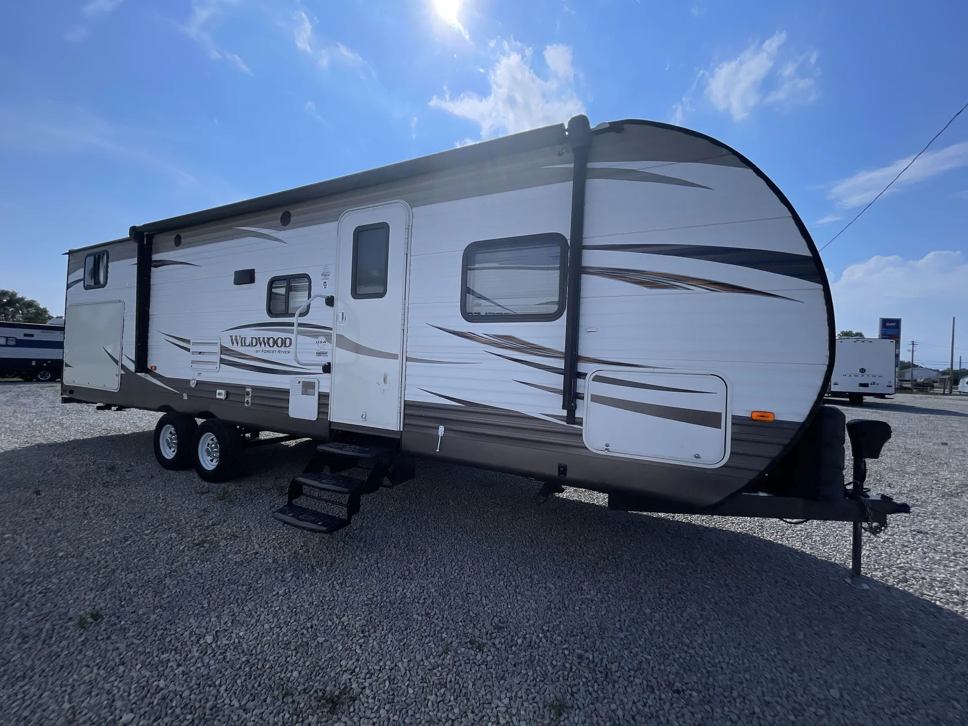 2017 Forest River Wildwood 30KQBSS — campside