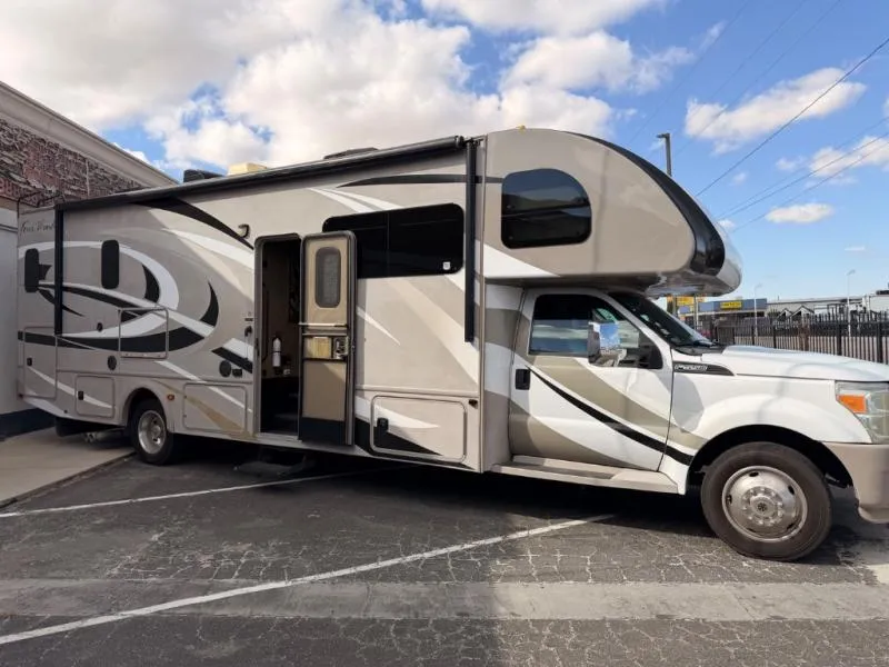 2015 Thor Motor Coach Four Winds 33SW - Photo 2