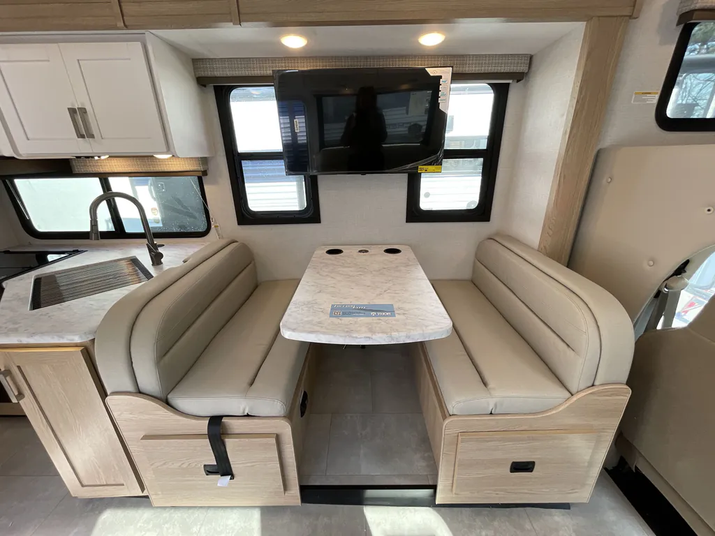 2026 Thor Motor Coach Freedom Elite 28HE, Photos photo 2