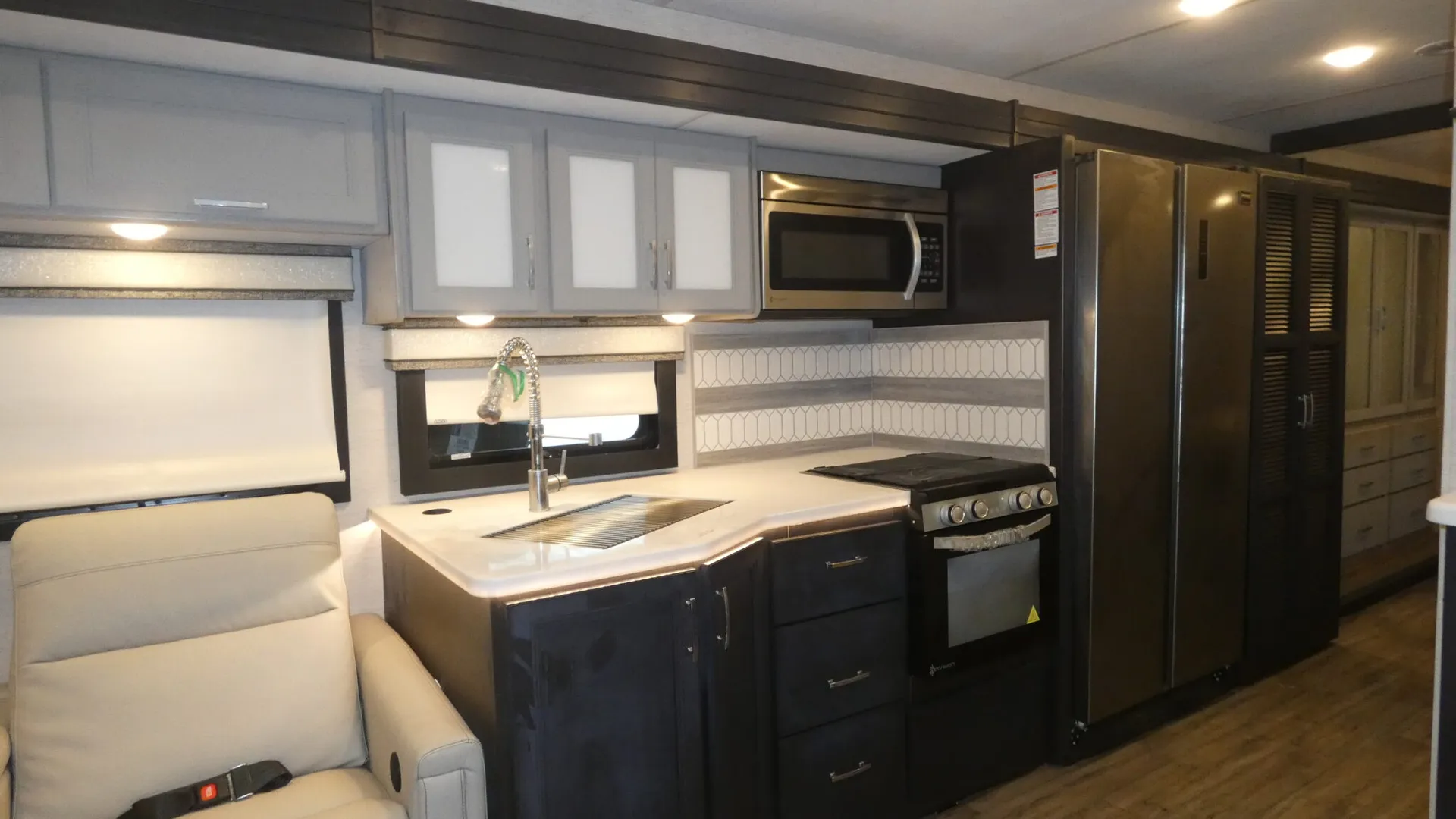 2026 Thor Motor Coach Indigo CC35 - Photo 4