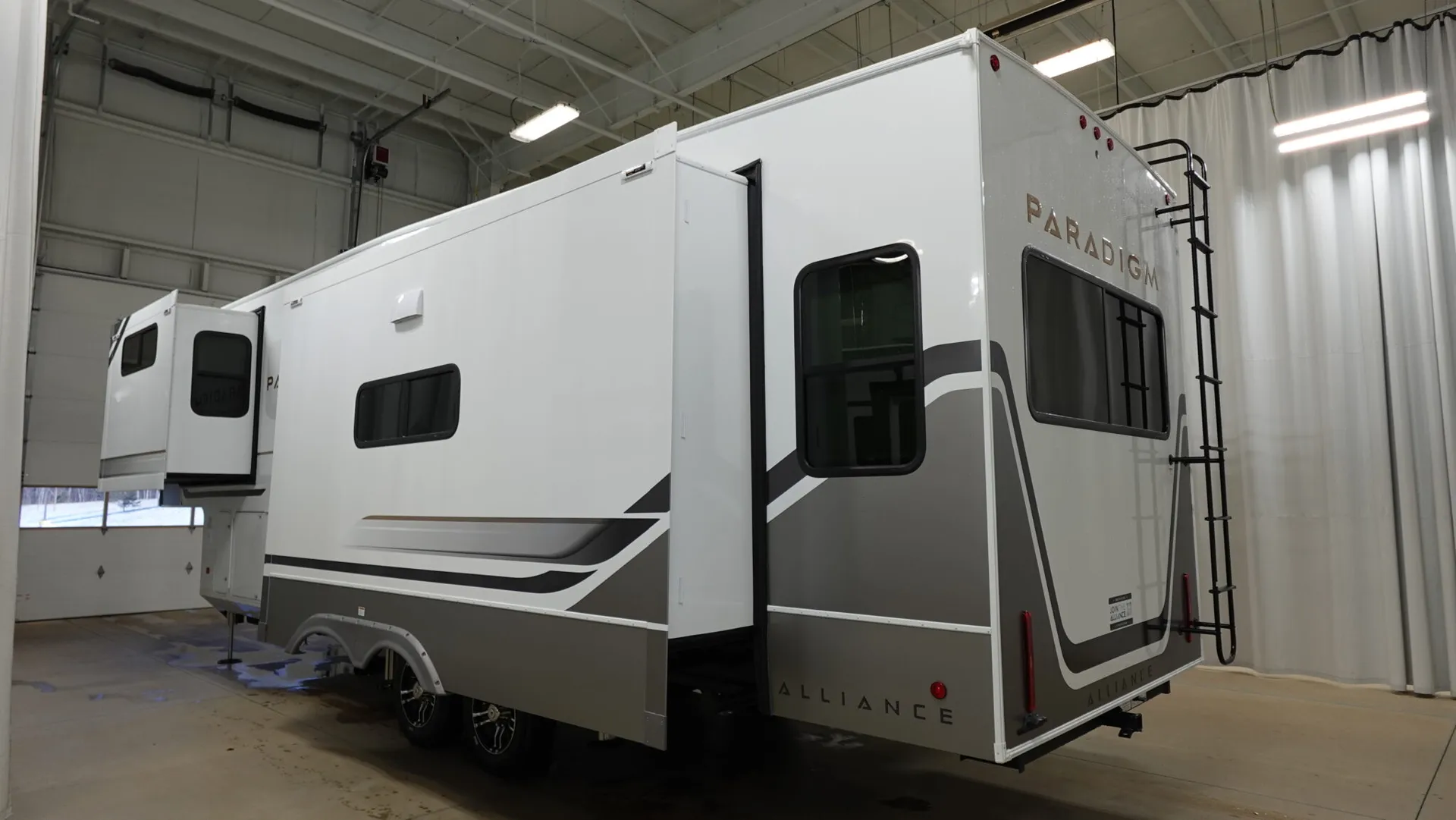 2026 Alliance RV Paradigm 310RL - Photo 4