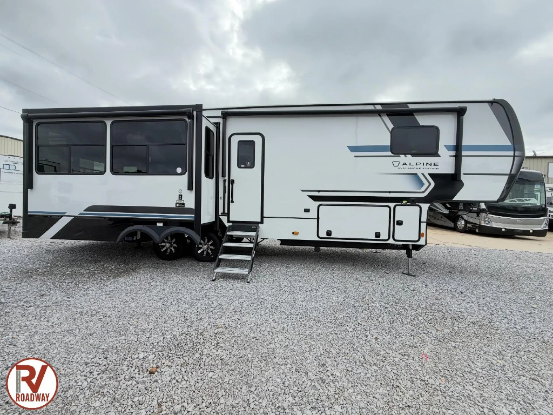 2026 Keystone Alpine Avalanche Edition 321RL - Photo 4