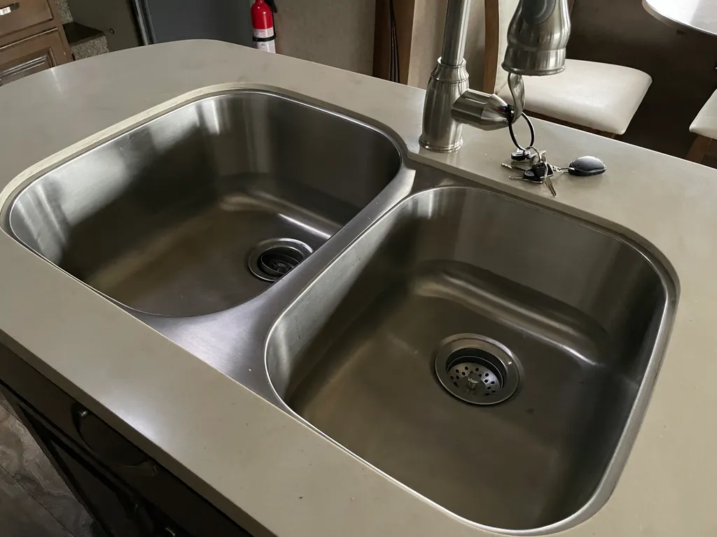 2018 Forest River Cedar Creek Champagne Edition 38EL, Photos photo 15