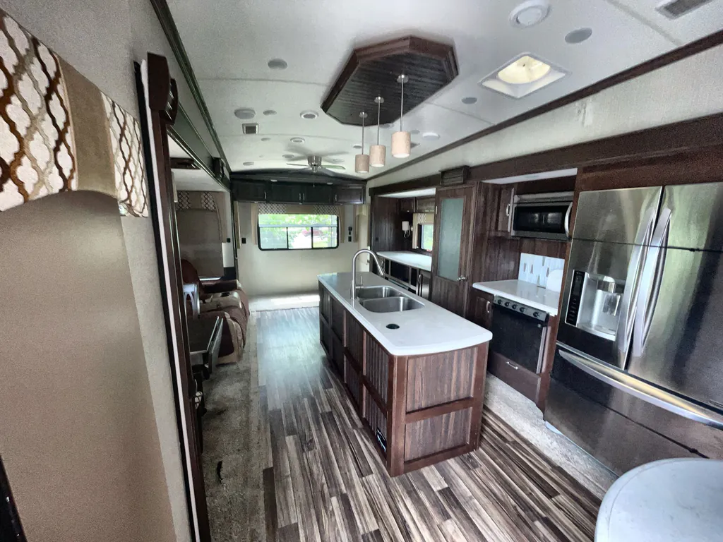 2018 Forest River Cardinal Estate 3456RL, Photos photo 2