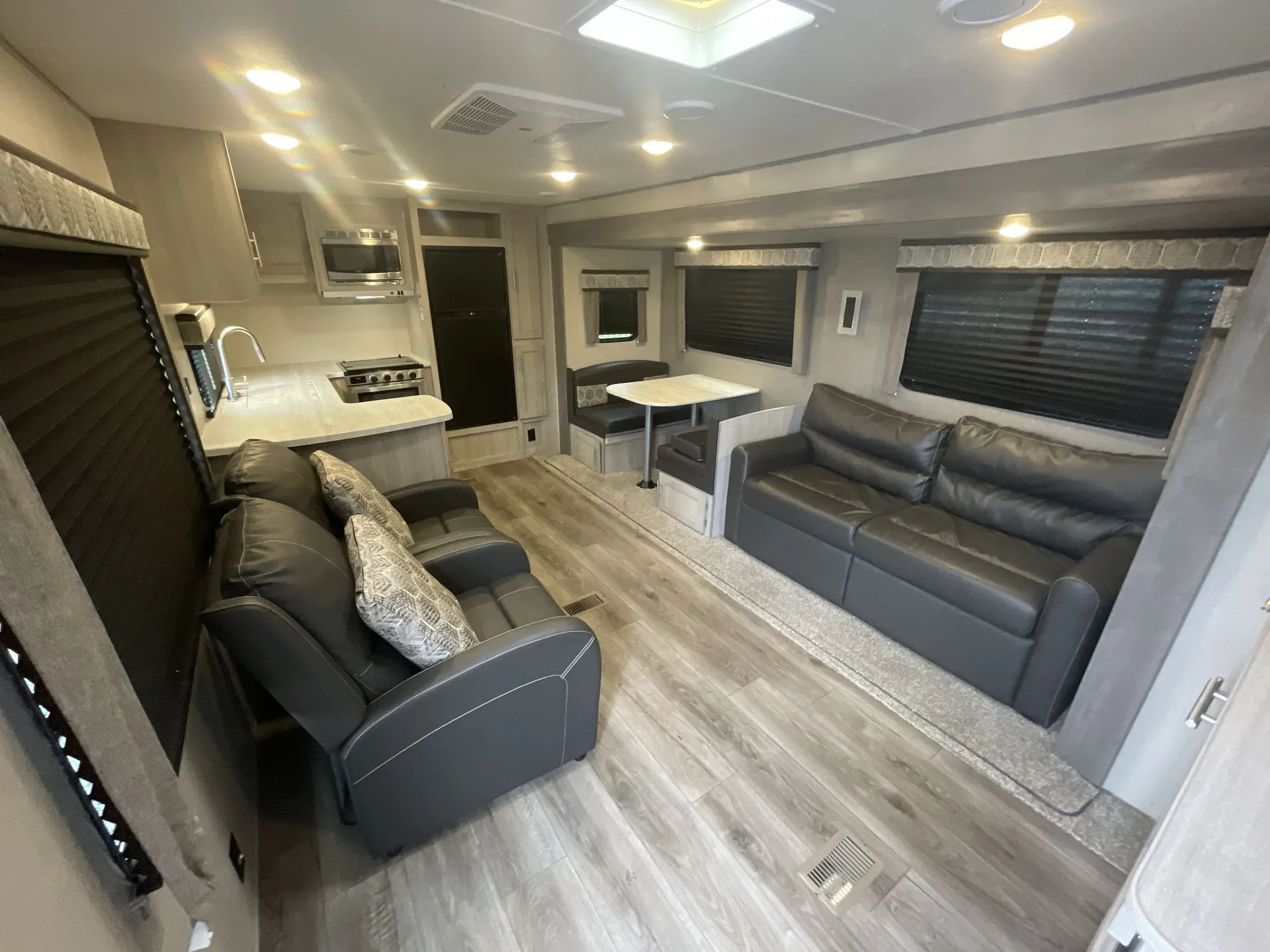 2022 Coachmen Catalina Legacy Edition 303RKDS — living area main