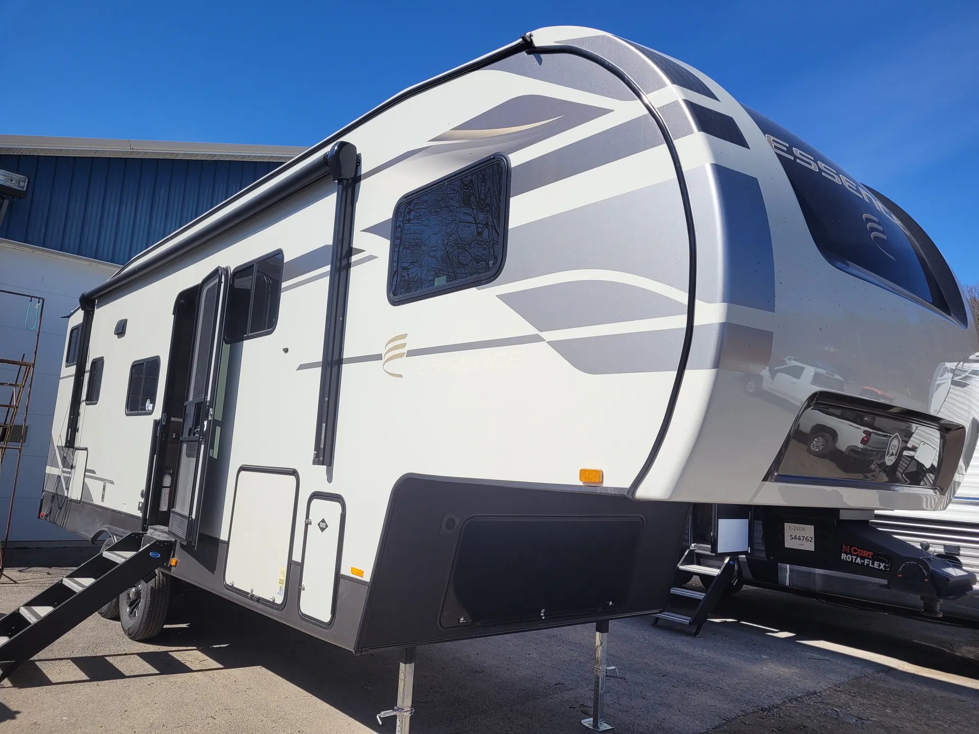 2025 Cruiser RV Essence E-28DB - Photo 2