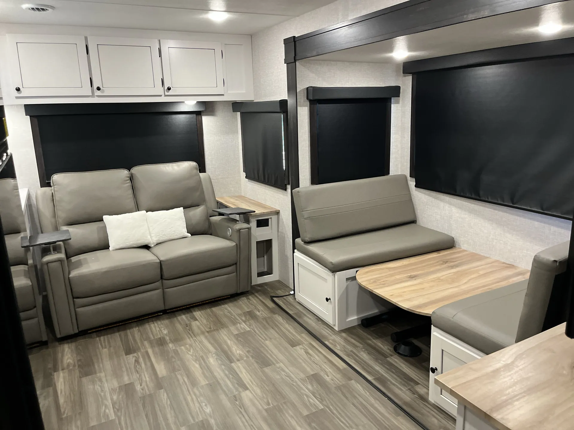 2024 Highland Ridge Range Lite 242RL — living area main
