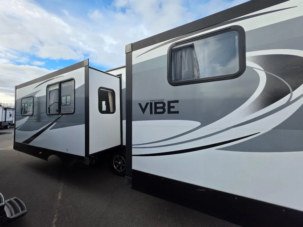 2018 Forest River Vibe 308BHS, Photos photo 4