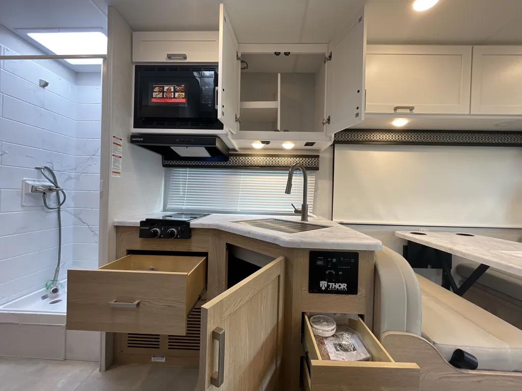 2026 Thor Motor Coach Freedom Elite 28HZ, Photos photo 28