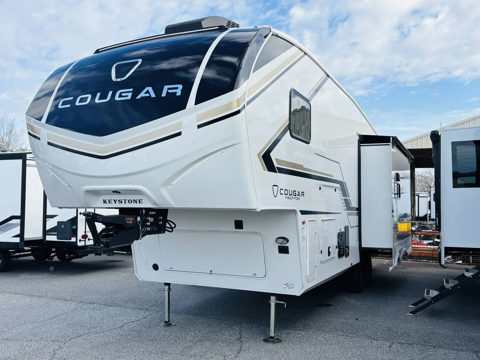 2026 Keystone COUGAR HALF-TON 26RES - Photo 3