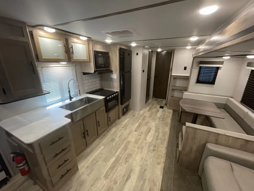 2024 Gulf Stream Conquest 323TBR, Photos photo 5