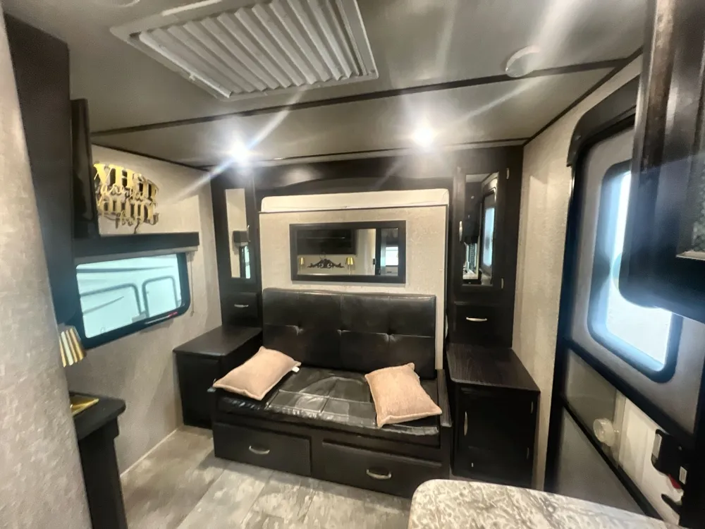 2019 Grand Design Imagine 19RLE - Photo 3
