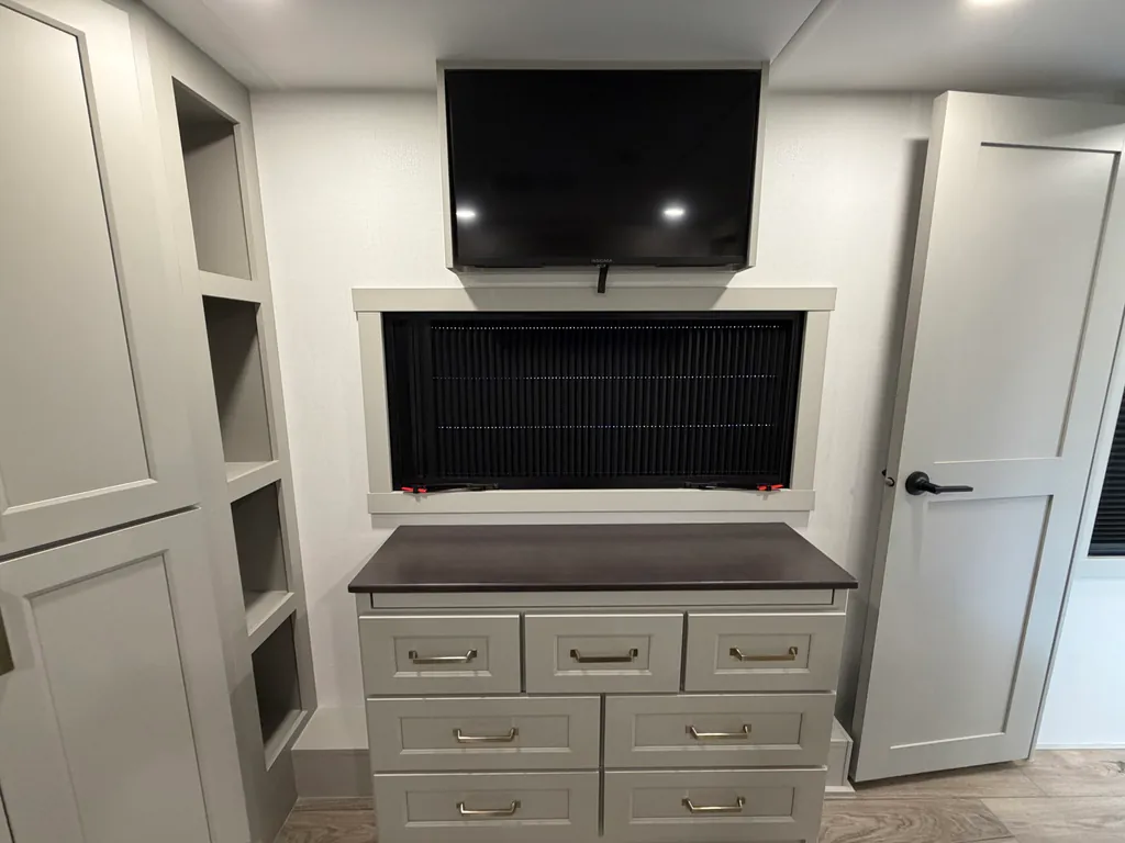 2026 Brinkley Model G 4000, Photos photo 17