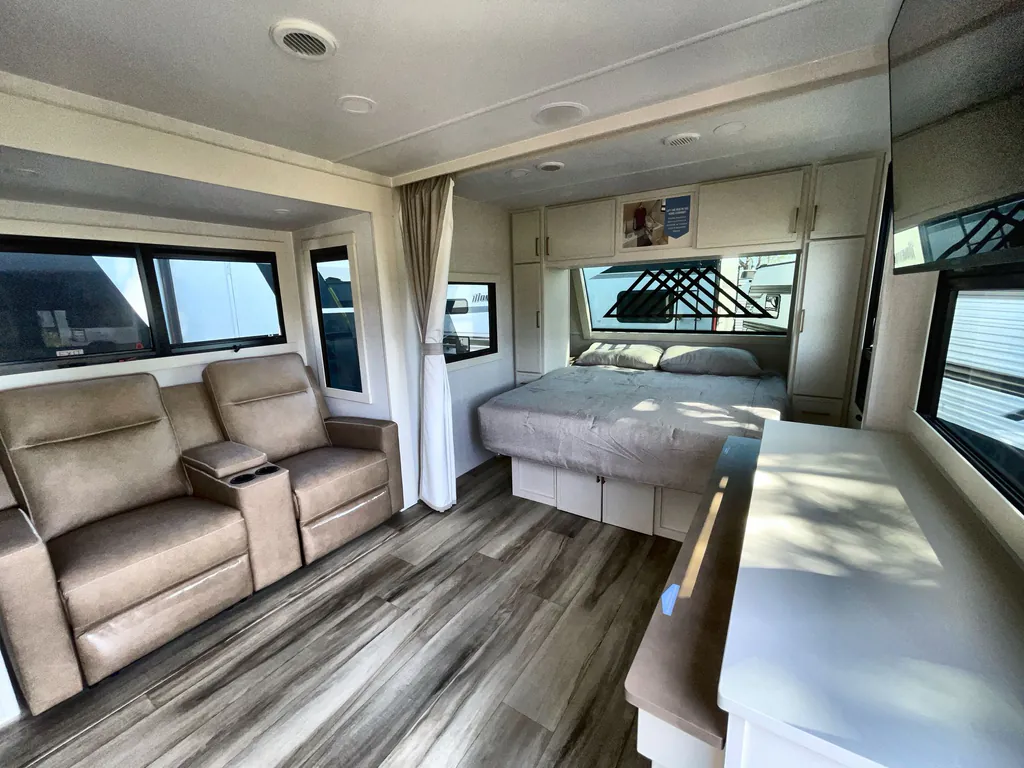 2026 Brinkley Model I 235, Photos photo 8