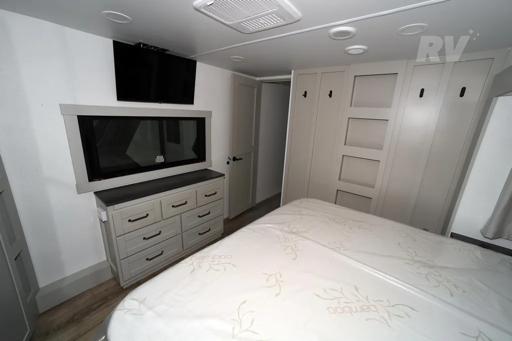 2026 Brinkley Model Z 3600, Photos photo 27