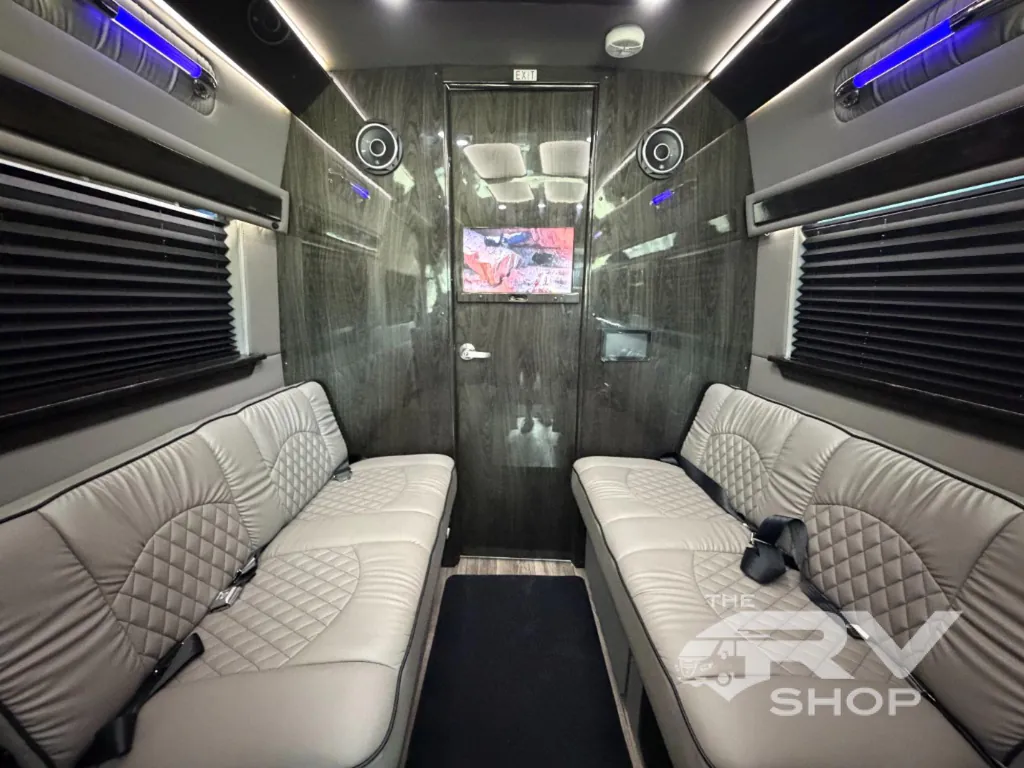 2025 Midwest Automotive Designs Luxe Cruiser D4, Photos photo 11