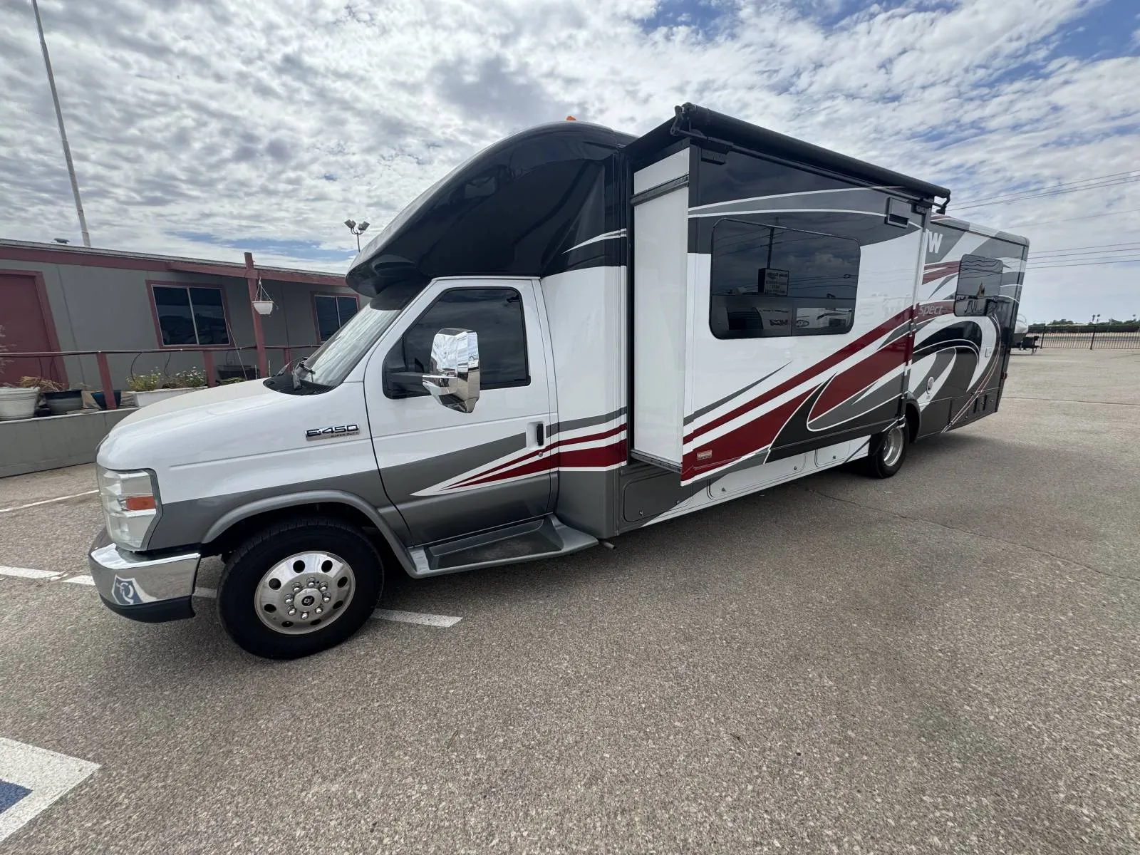 2014 Winnebago Winnebago 30J - Photo 3