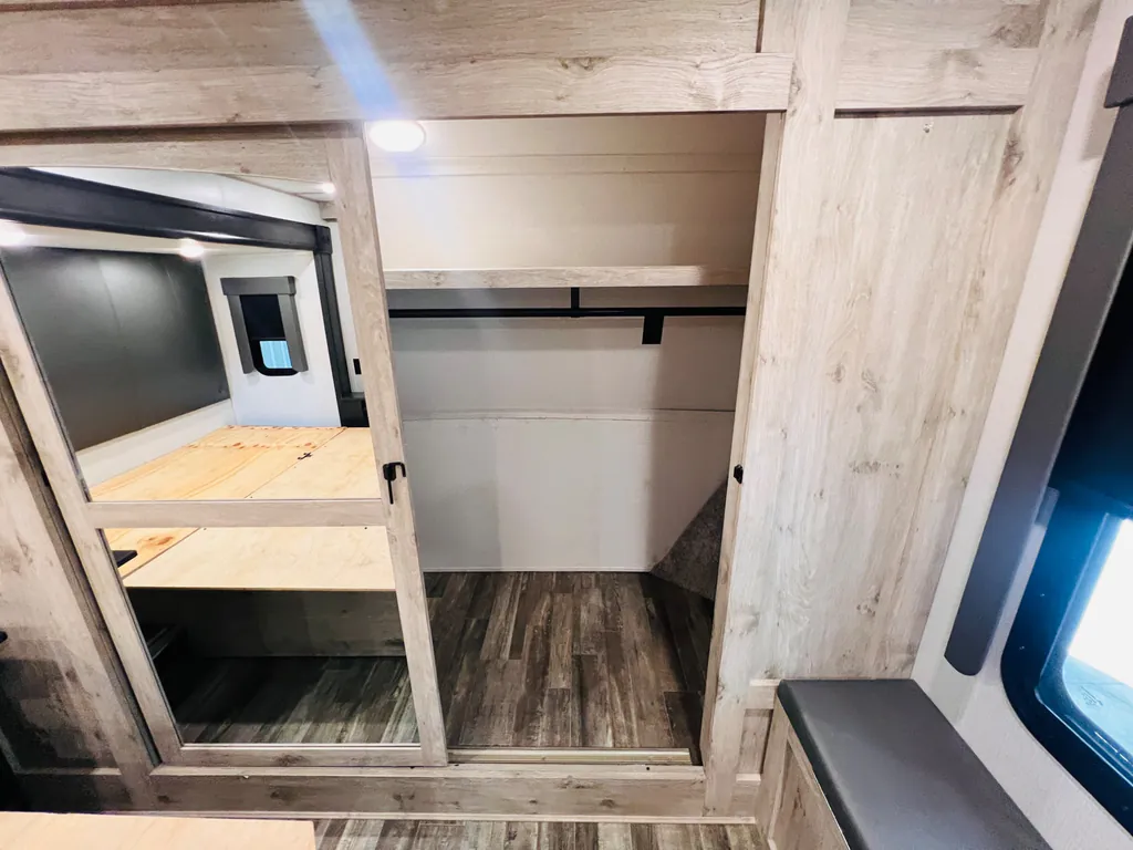 2023 Keystone Avalanche 390DS, Photos photo 44