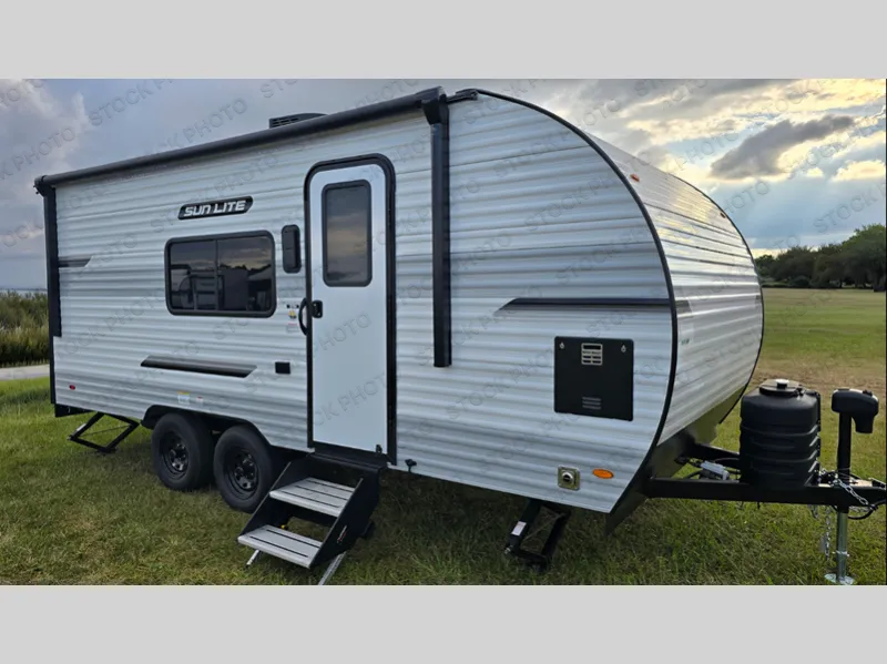 2026 Sunset Park RV Sun Lite 18TH - Main photo