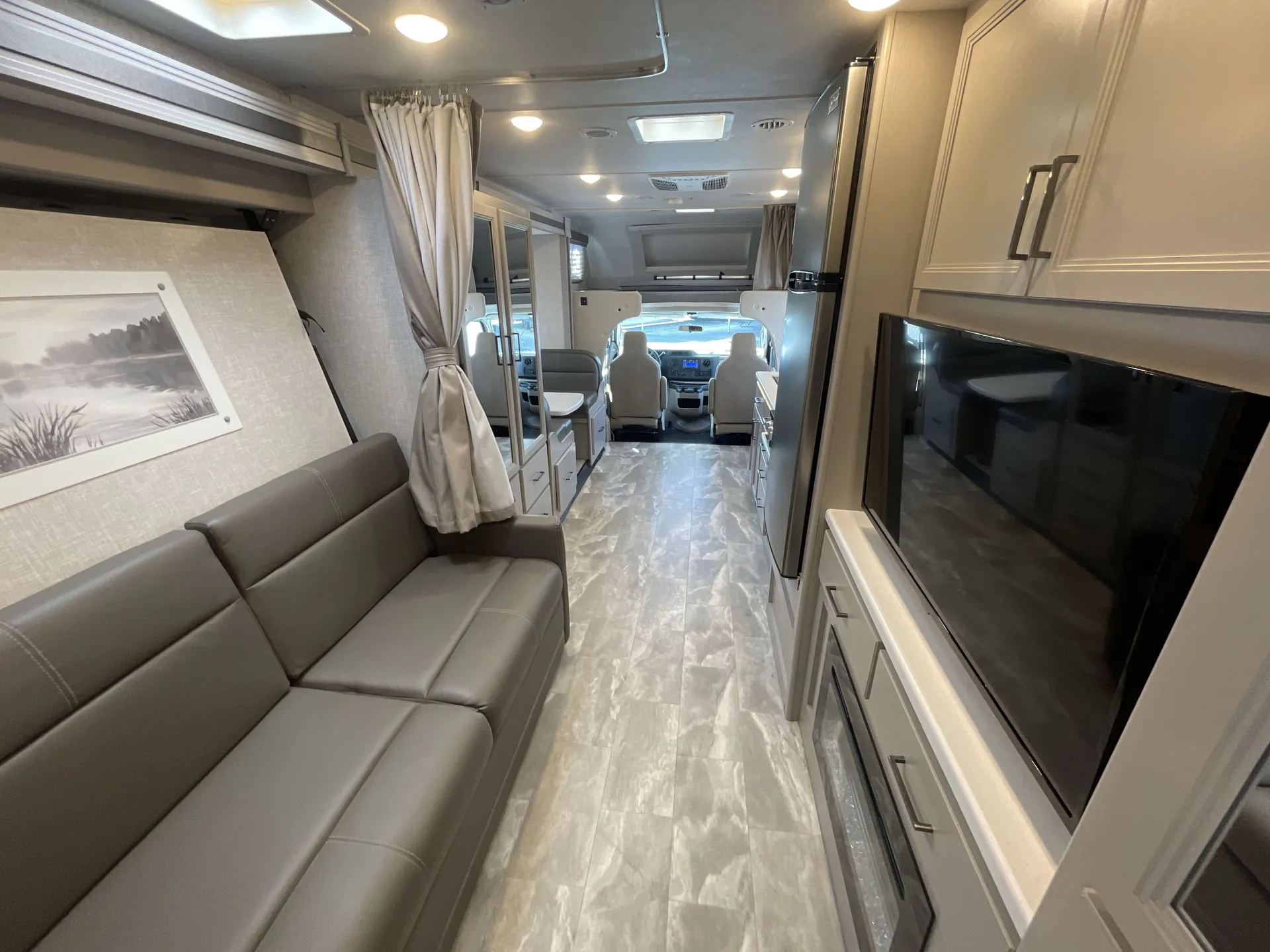 2024 Thor Motor Coach Quantum LP27 — living area main