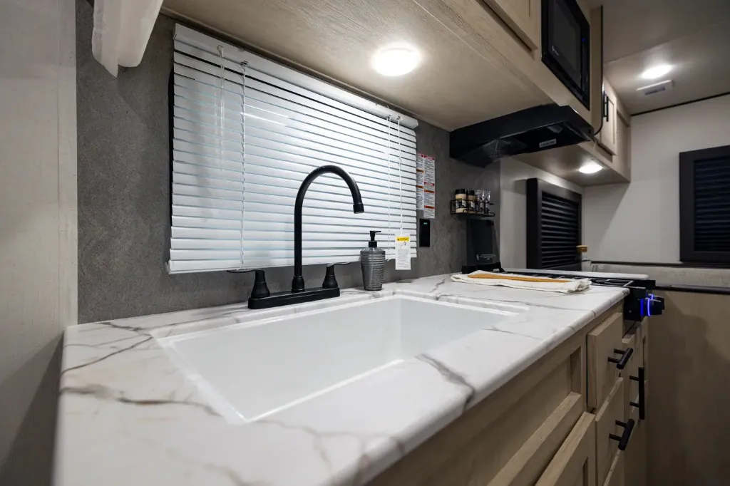 2025 Shasta RVs i-5 Edition 521CK, Photos photo 8