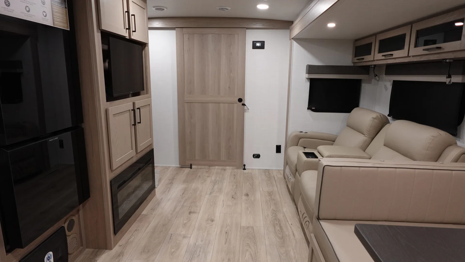 2026 Forest River Rockwood Ultra Lite 2606WS - Photo 3