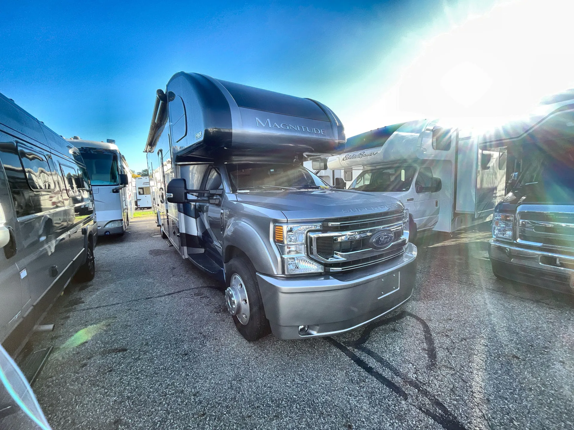 2022 Thor Motor Coach Magnitude RS36