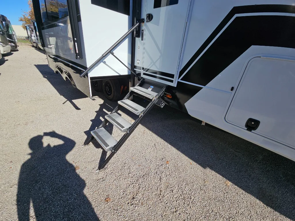 2026 Brinkley Model Z 3515, Exterior photo 10