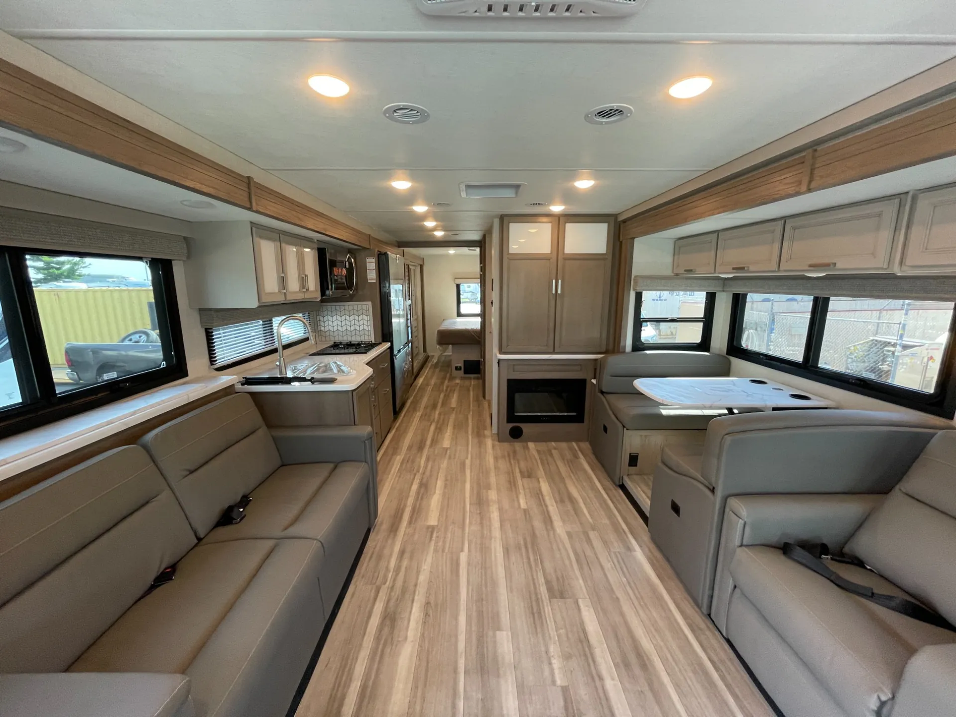 2027 Thor Motor Coach Luminate AA35 - Photo 2
